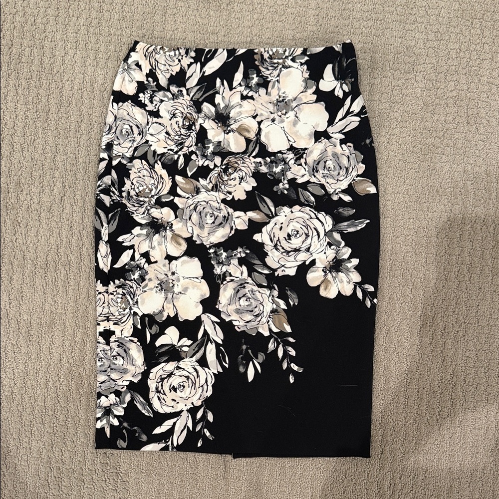 White House Black Market Black and White Floral Pencil Skirt